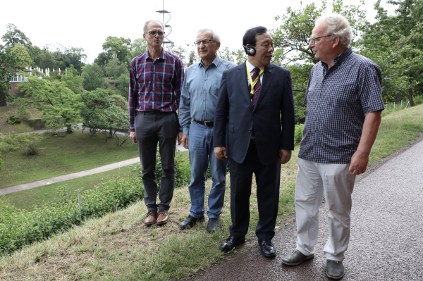 킬레스베르크 공원 시찰 모습