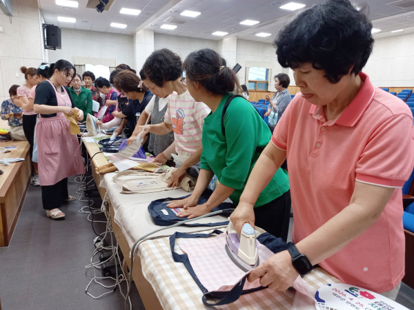 생활개선회 기술전달 연찬회 실습교육 모습.