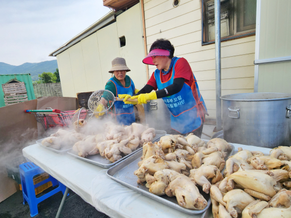 농협홍성군지부 삼계탕 나눔 행사 모습