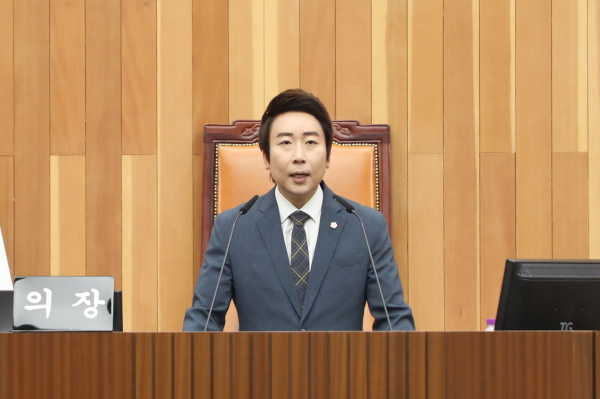 개회사 하는 임채성 세종시의회 의장