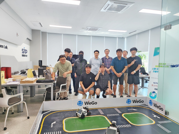 ‘소형 모바일 로봇 활용 실내 자율주행 실습 교육’ 개최 단체사진