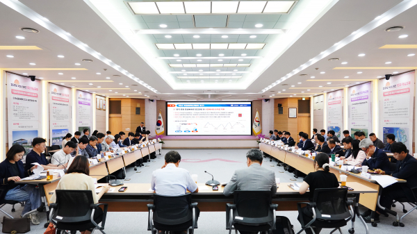 지난 4일 시청 대회의실에서 진행된 산업위기 선제대응지역 지정 민관합동 실사단 간담회