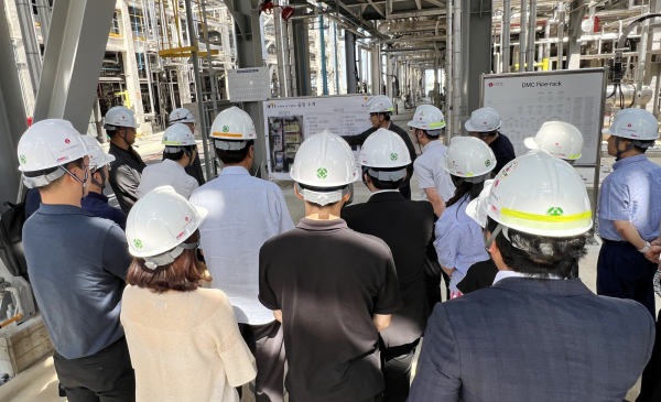 지난 4일 민관합동 실사단이 롯데케미칼 대산공장을 방문한 모습