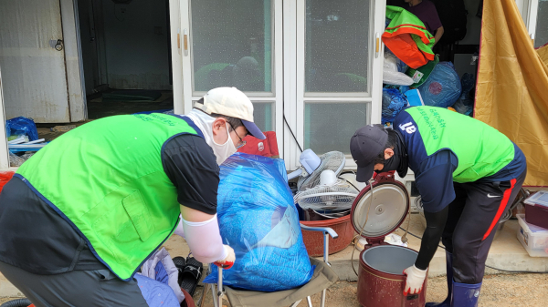 전남 무안 집중호우 피해 농가 일손 돕기 현장 모습