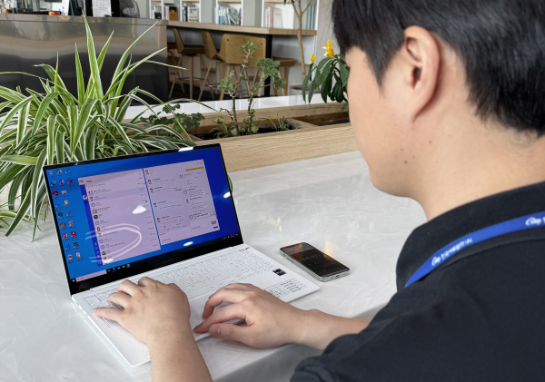 업무용 메신저인 ‘위톡(WeTalk)’의 기능개선을 마쳤다고 6일 밝혔다. (위톡 시연 장면)