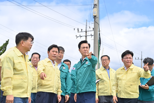 김태흠&nbsp;충남지사가&nbsp;4일&nbsp; 호우 피해 복구 현장 점검에 나섰다.<br>