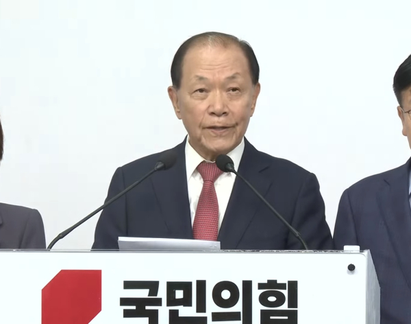 국민의힘 황우여 선거관리위원장이 7일  당 대표 본경선 진출자를 발표하고 있다.(사진=국민의힘 TV 갈무리)