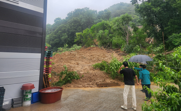 산사태 발생 현장 파악 모습