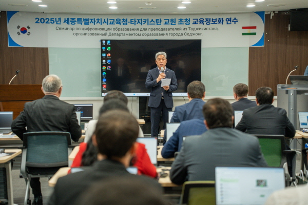 지난 4일, 천범산 부교육감 환영사 모습