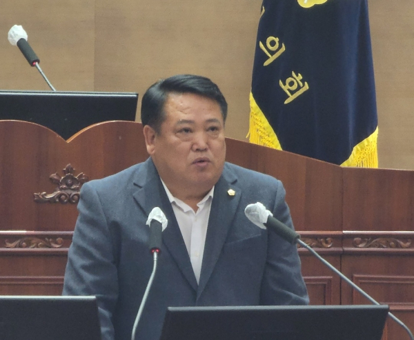 5분 발언을 하는 이종만 의원/박동혁 기자