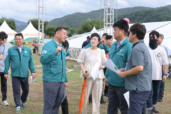 공주 금강신관공원에서 제1회 ‘공주야(夜)밤 맥주축제’ 점검 모습