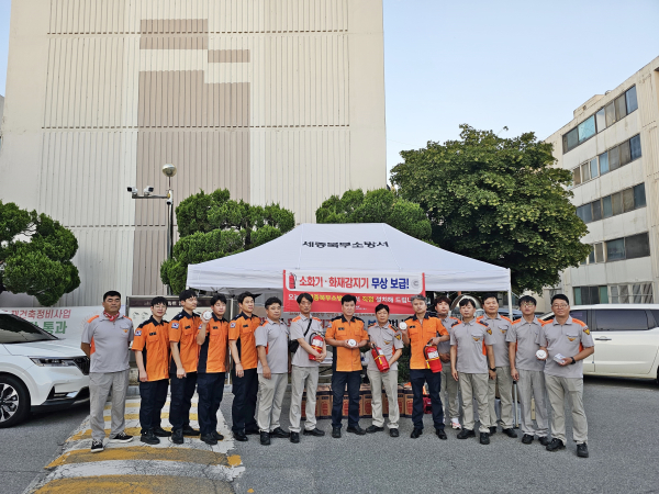 주택용 소방시설 무상 설치 진행 단체사진