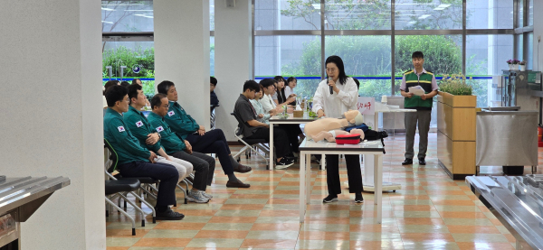 20일 서구청과 용문복지관에서 진행된 민방위 대피 훈련 현장 모습(심폐소생술 및 응급처치 교육)