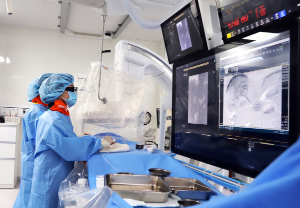 간암 환자에게 시행되는 간동맥화학색전술