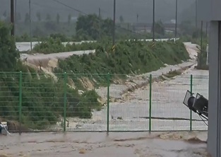 중방배수장 옆 소하천 월류 사진