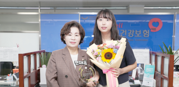 태안군의회 전재옥 의장과 수상자 박효정 씨