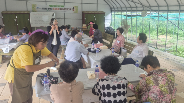 지역 어르신의 인지건강 증진을 위한 치유농업프로그램 운영 모습