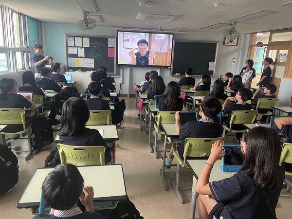 축하 영상 시청