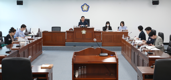 대전동구의회, 의원연구단체 심의위원회 제2차 회의 개최 모습