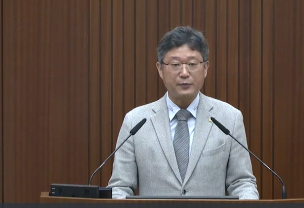 5분 발언하는 안신일 세종시의회 의원