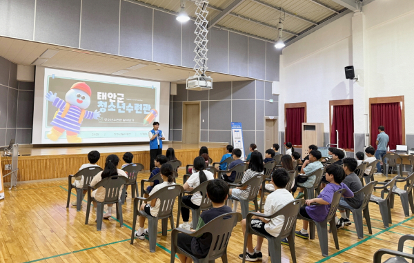 지난 11일, 태안군청소년수련관에서 진행된 ‘청소년 AI 성장발달 지원 사업’ 2차 신체측정 모습.