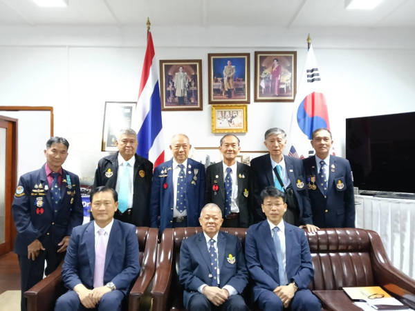 지난 5월 태국의 한국전 참전협회를 방문한 모습. 협회장(분디 마라이 아리쑨 / 좌석 중간)을 비롯한 6.25 참전용사들이 함께했다.
