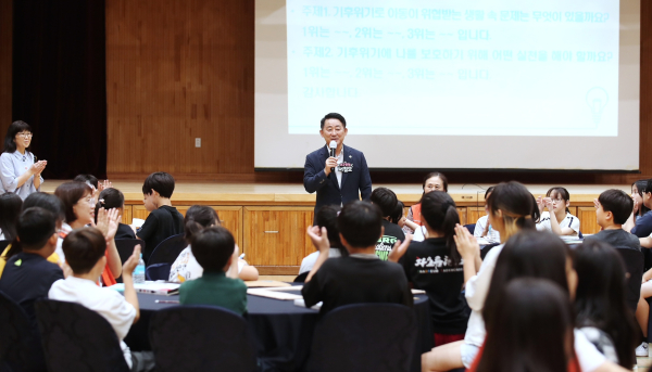 지난 12일 원앙초등학교에서 개최된 아동 원탁회의 장면