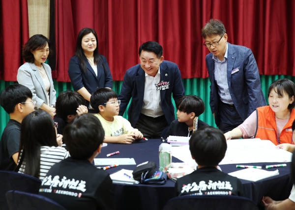 지난 12일 원앙초등학교에서 개최된 아동 원탁회의 장면