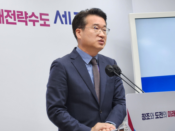 브리핑 하는 이용일 세종시 기획조정실장<br>