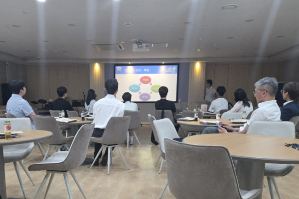 지난 8월 31일 한밭제일복지재단에서 진행된 ‘마음동행’ 사전교육 진행 모습