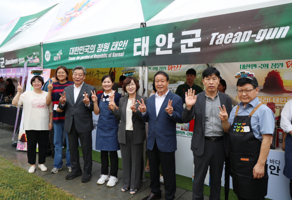 지난 17일 서울 광화문 광장에서 열린 WOW CN 페스타 태안군 부스 모습.