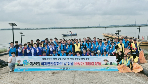 바닷가 대청결 활동 모습