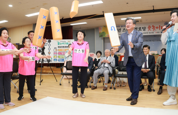 19일 유성구노인복지관에서 개최된 ‘2025년 제4회 스마트경로당 온라인 윷놀이 대회’