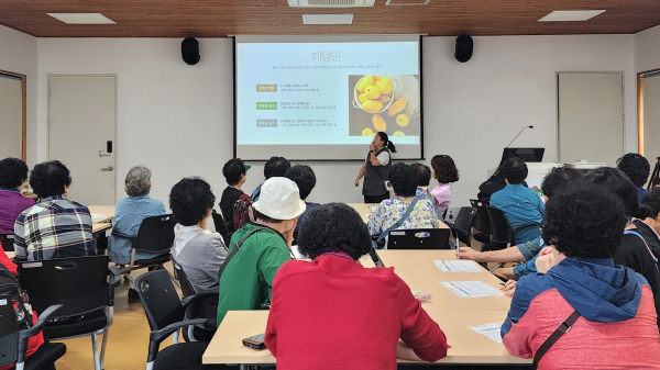 ‘시니어웰라이프’ 산림치유 프로그램 운영 모습