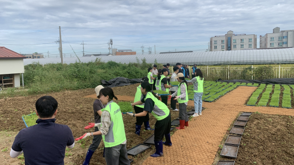 aT 화이트클로버 생태학습장 조성 활동 현장사진