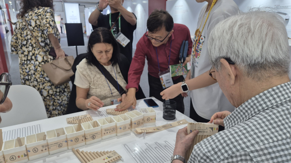 불가리아기자단 미래국악관 황종율관 만들기 체험