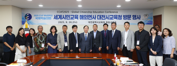 26일 본관 회의실에서 국제교류 회의 개최 단체사진