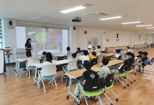 지난 27일 태안군립안면도서관에서 진행된 프로그램 모습.