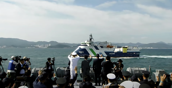 탐해3호 대한민국해군 관함식 해상사열 모습