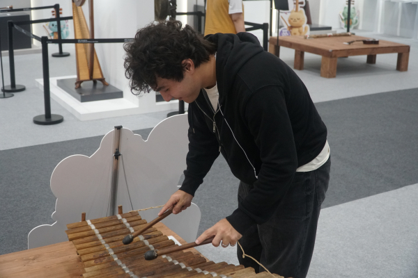 악기체험하는 외국인 유학생