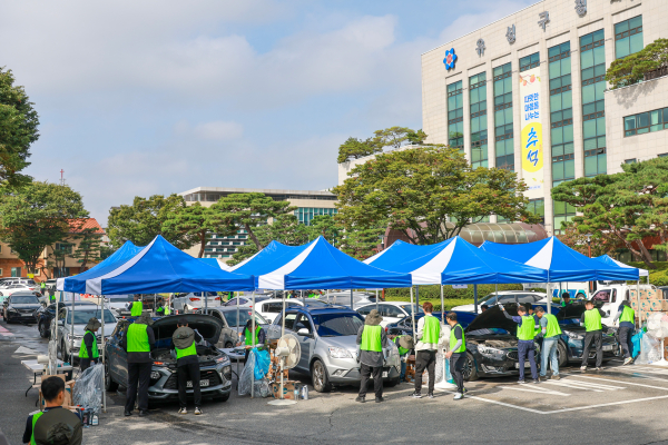 지난 21일 유성구는 추석 맞이 자동차 무상 점검 행사를 개최했다.