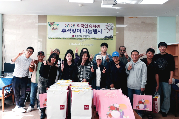 추석맞이 나눔 행사에 참여한 호서대 외국인 유학생들