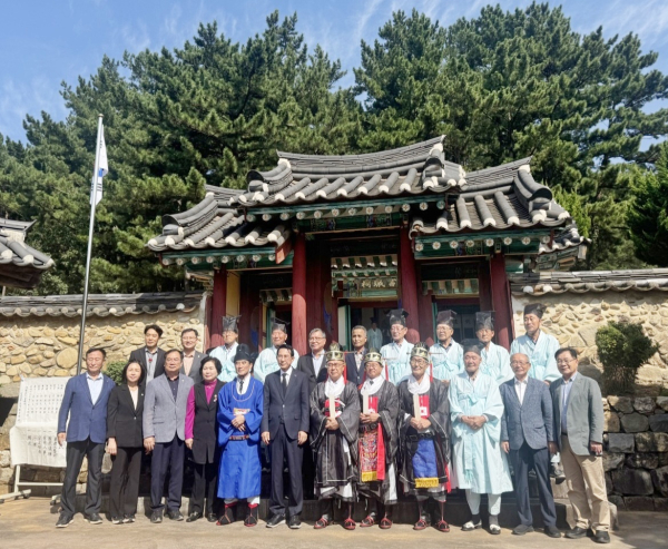 최치원 선생 추계제향  봉행 기념사진