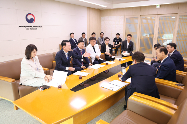 당진시의회,  국토부에 제2서해대교 건설 재추진 강력 건의(국토교통부 김윤덕 장관과 면담)