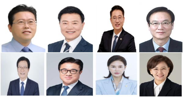 (윗줄 왼쪽부터)장기수 좋은도시연구소장,김학민 국회윤리심사자문 위원회 위원장,김선태 충남도의원, 김태우 전 논산시부시장(둘째줄 왼쪽부터)공범석 더불어민주당 충남도당 부위원장,최재용 남서울대학교 특임교수, 김미화 전 천안시의원,김연 전 충남도의원