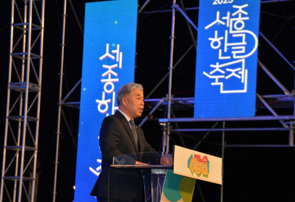 축사하는 천범산 교육감 대행