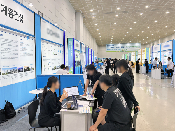 채용박람회 진행 모습