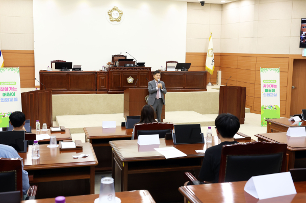 ‘2025년 유성구 어린이 의회교실’ 모의의회 체험교실 진행 모습