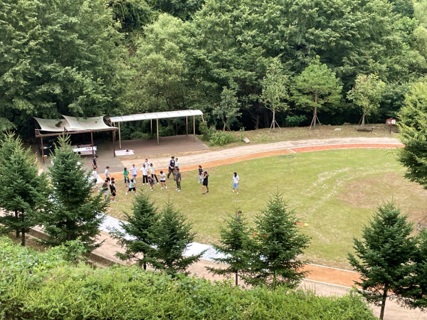 참가자들이 ‘산의 날’ 특별 프로그램을 진행하고 있다.