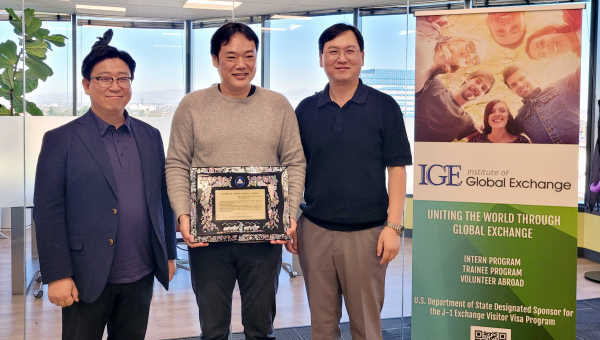 美 LA에 ‘글로벌프론티어센터’ 개소(왼쪽부터) 고경일 교수(백석대학교 경상학부 학부장), Ken Inoue 대표(IGE CEO), 장현종 교수(백석대학교 글로벌인재육성처장)